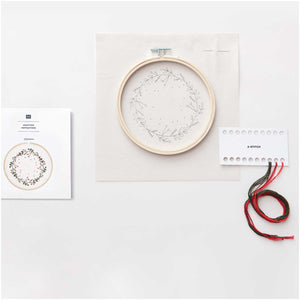 KIT BRODERIE  " COURONNE D''HIVER "